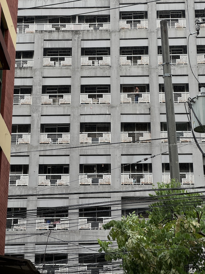 A building at Tomas Morato