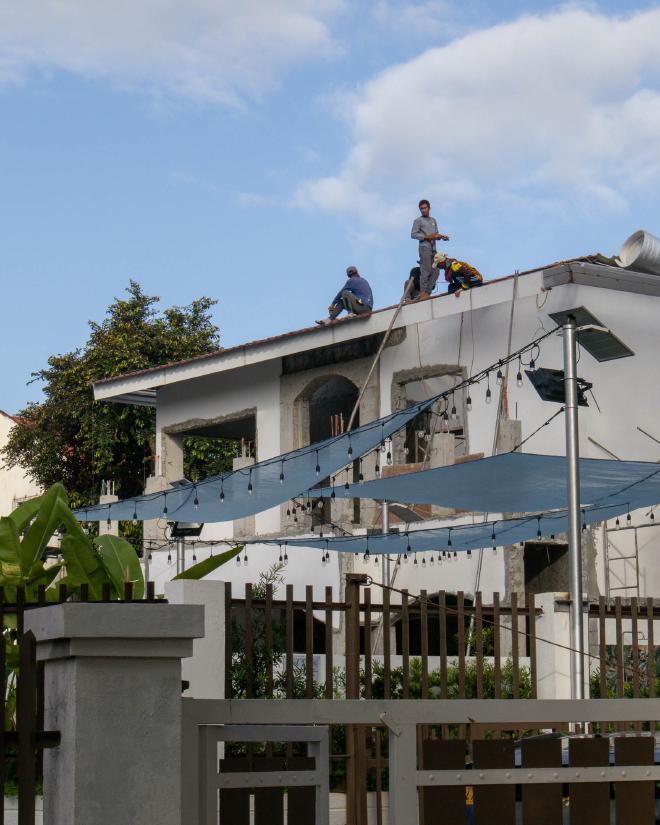 Roof men