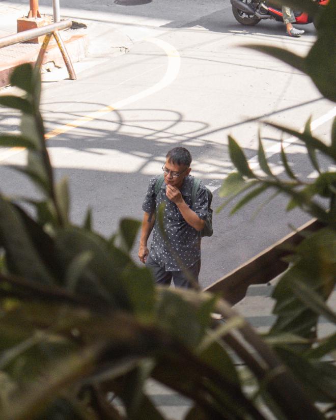 Binondo walking man