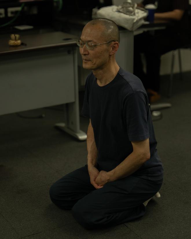 Miki Nakura in seiza sitting position